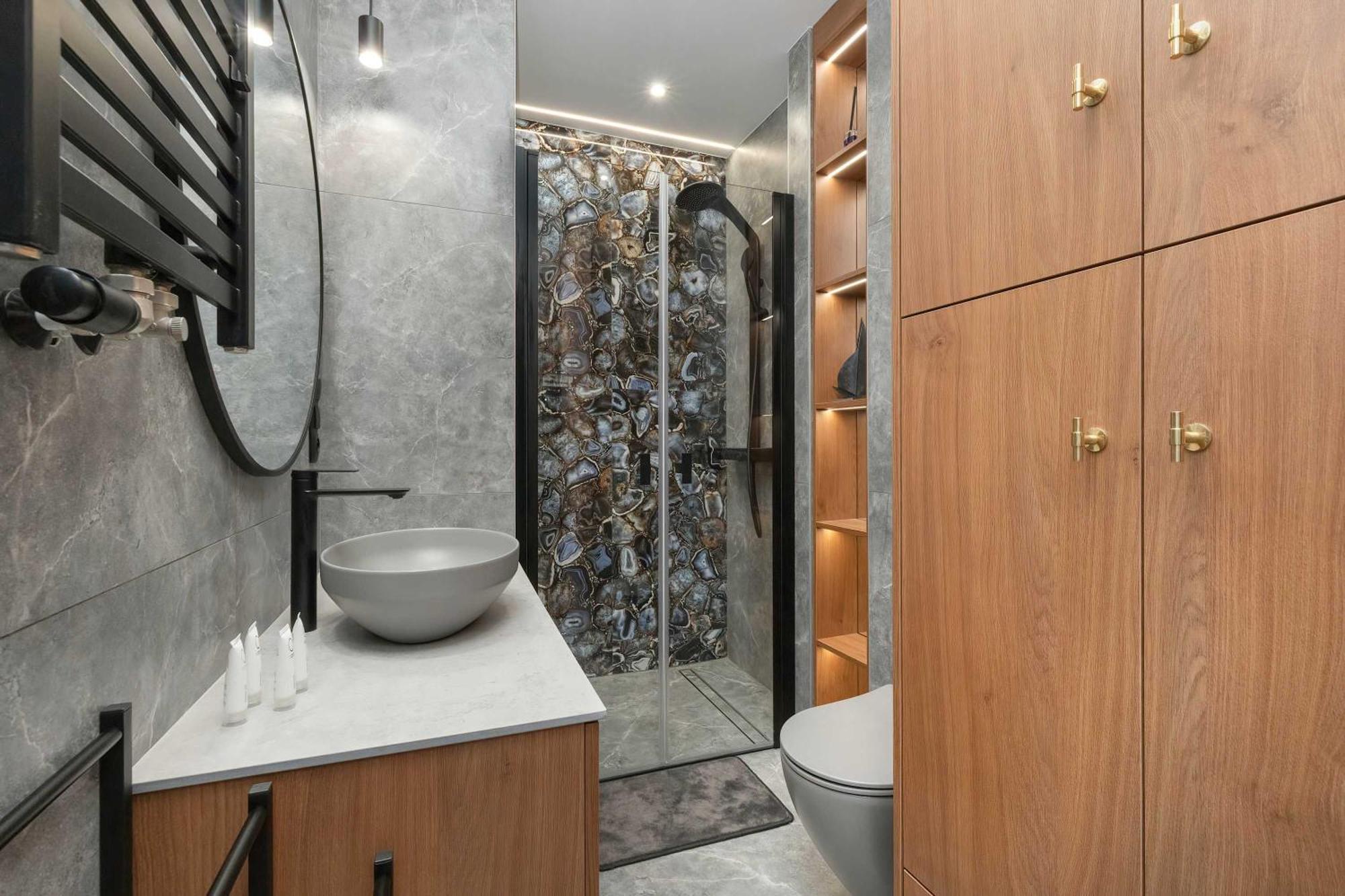 Prestigious With Parking In By Renters Apartament *